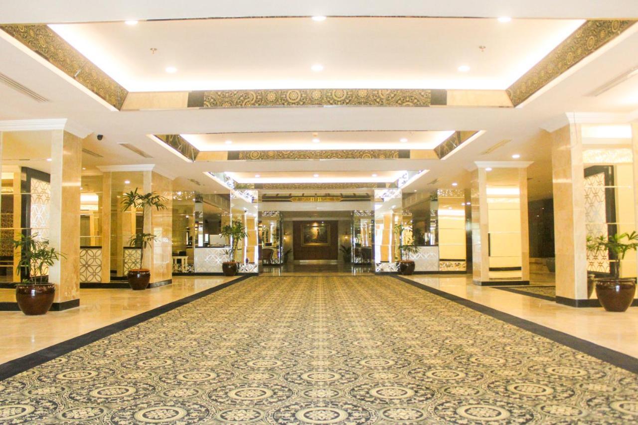 Hotel New Saphir Yogyakarta Bagian luar foto