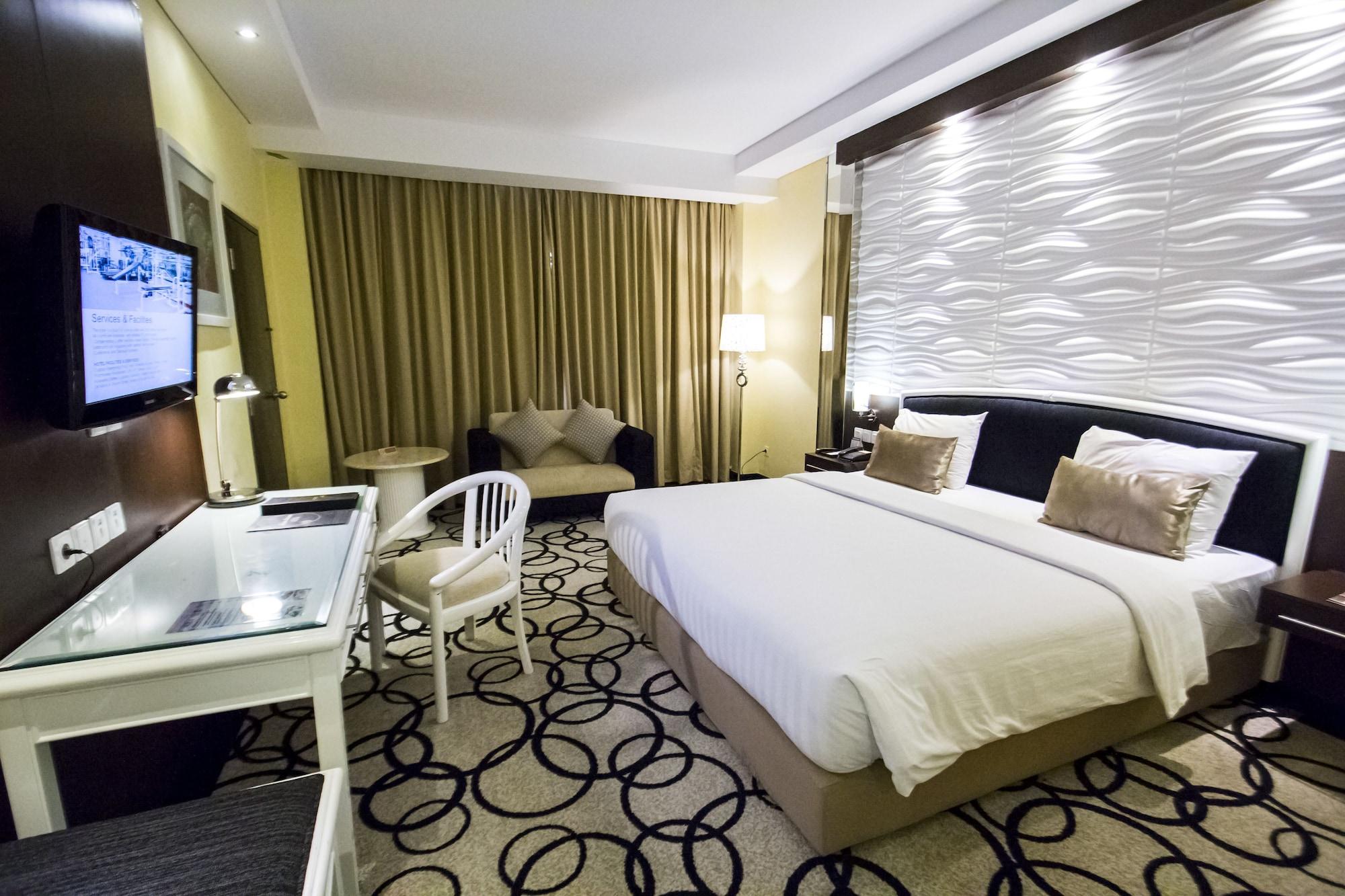 Hotel New Saphir Yogyakarta Bagian luar foto