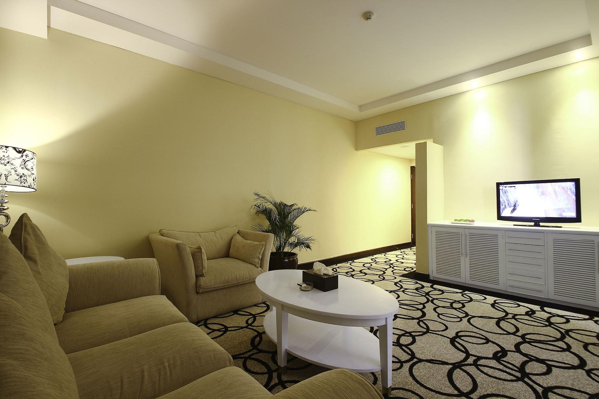 Hotel New Saphir Yogyakarta Bagian luar foto