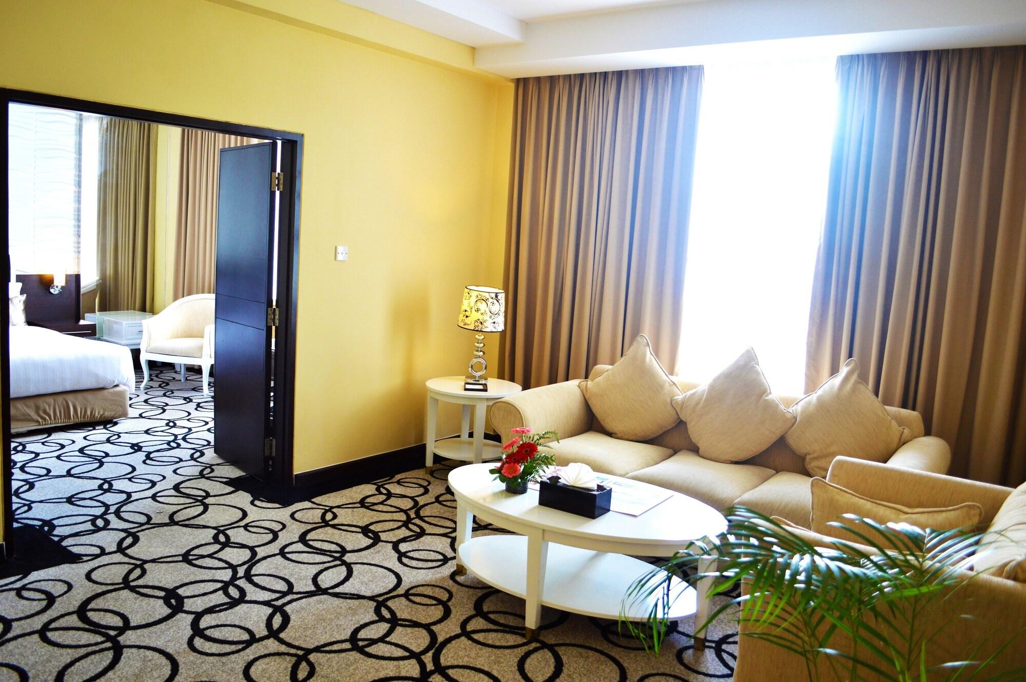 Hotel New Saphir Yogyakarta Bagian luar foto