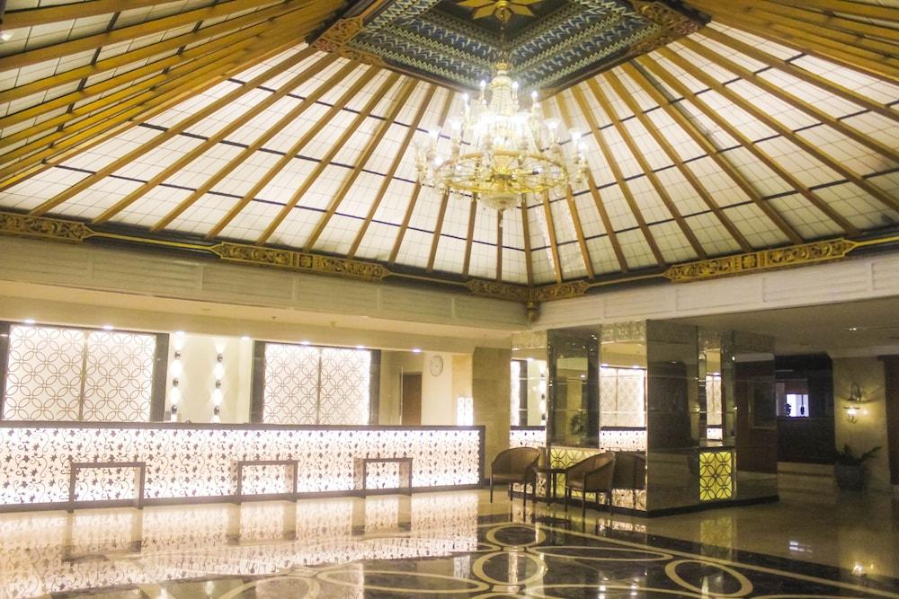 Hotel New Saphir Yogyakarta Bagian luar foto