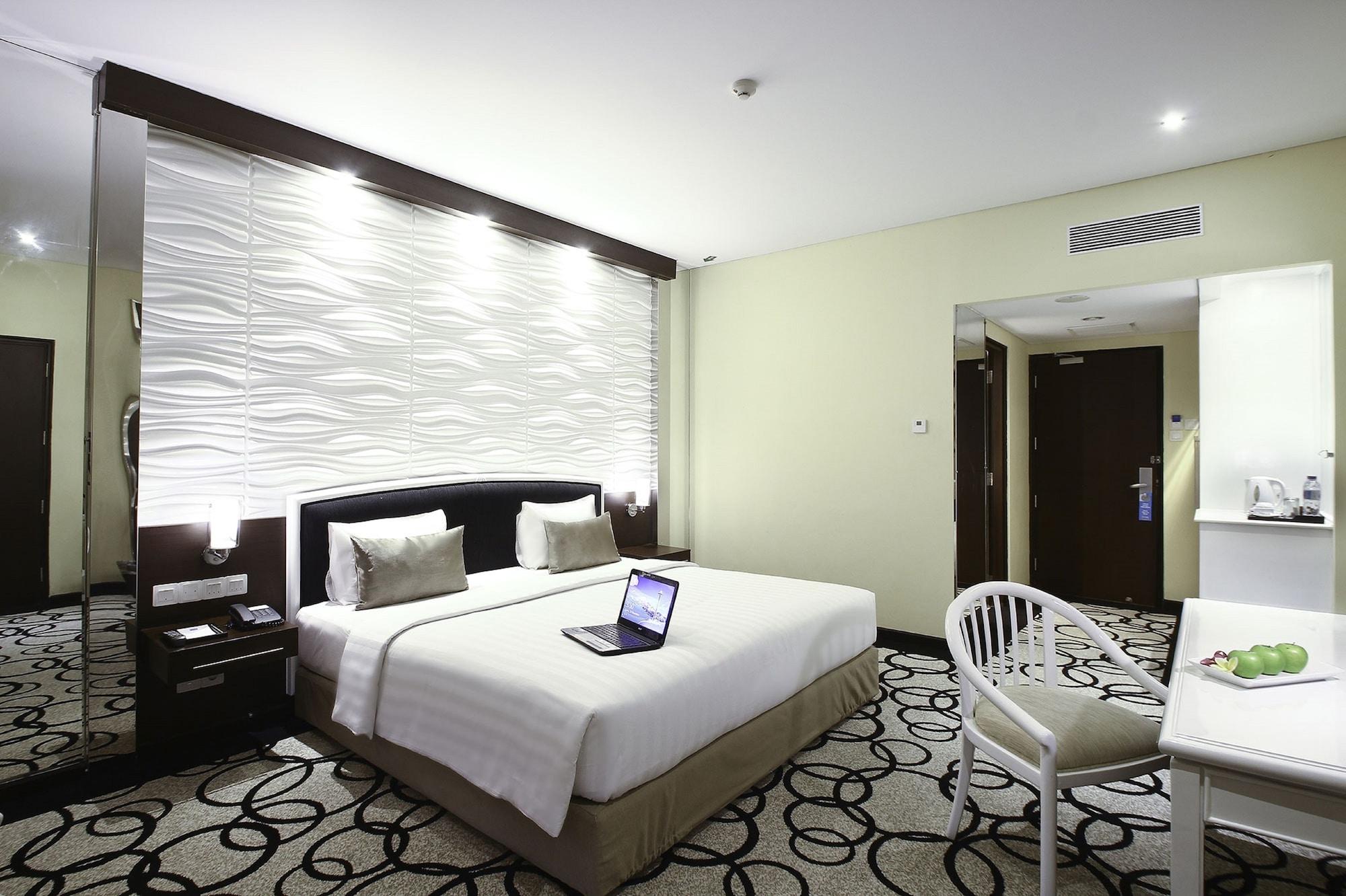 Hotel New Saphir Yogyakarta Bagian luar foto