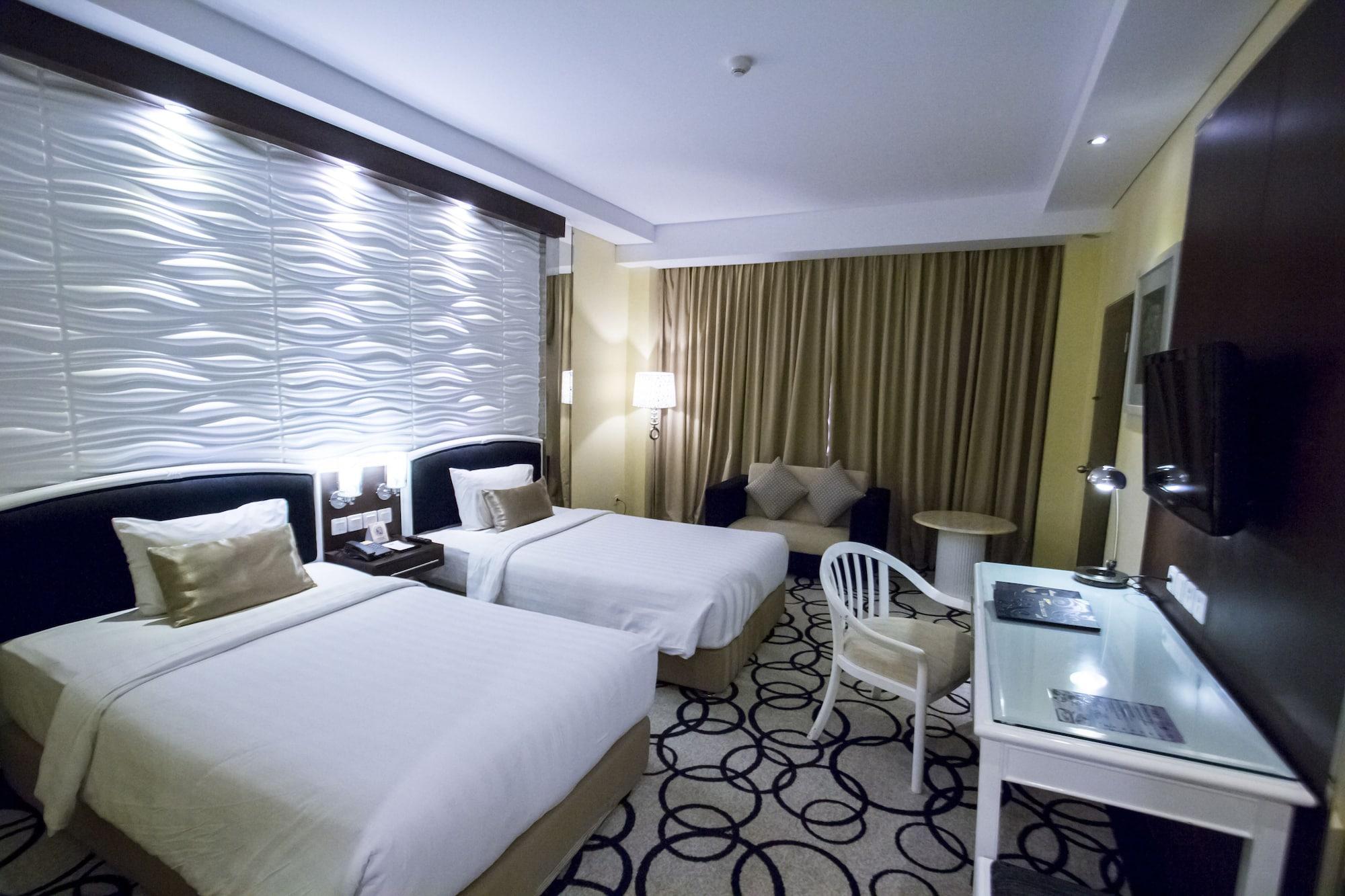 Hotel New Saphir Yogyakarta Bagian luar foto