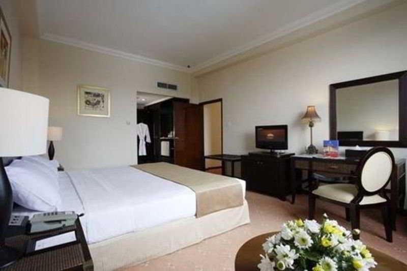 Hotel New Saphir Yogyakarta Bagian luar foto